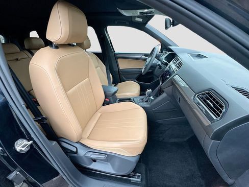 Used 2022 Volkswagen Tiguan SE image 38