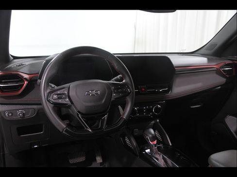 Used 2025 Chevrolet TrailBlazer RS w/ Convenience Package AWD/4WD image 6
