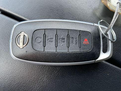 Used 2025 Nissan Rogue SV image 21