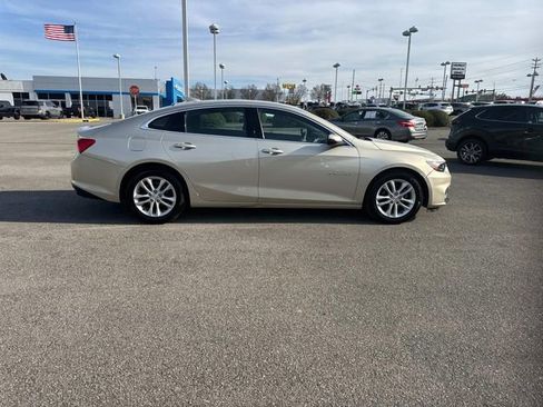 Used 2016 Chevrolet Malibu LT image 3