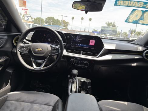 Used 2024 Chevrolet Trax LT w/ Driver Confidence Package FWD image 19