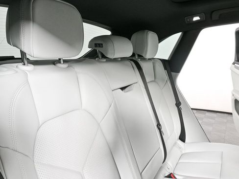 Certified 2025 Porsche Macan image 22