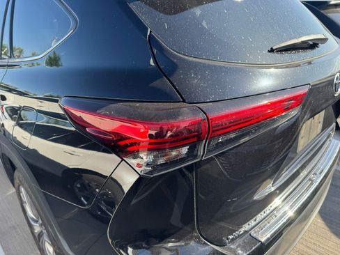 Used 2020 Toyota Highlander Platinum FWD image 7