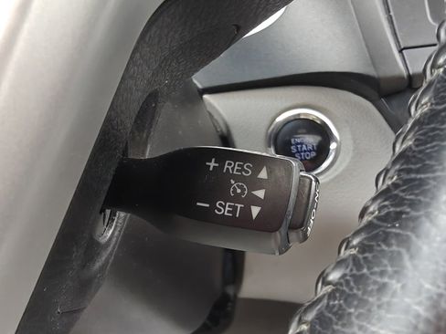 Used 2017 Toyota Sienna XLE image 31