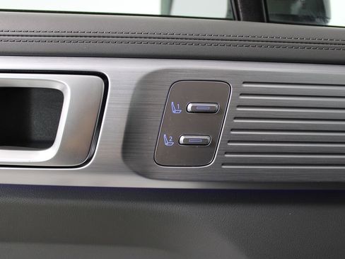 Used 2025 Hyundai Santa Fe Limited image 11