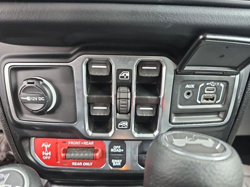 Used 2025 Jeep Wrangler Unlimited Rubicon AWD/4WD image 31