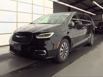 Used 2023 Chrysler Pacifica Touring-L