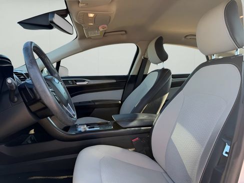 Used 2019 Ford Fusion SE w/ Equipment Group 151A FWD image 9