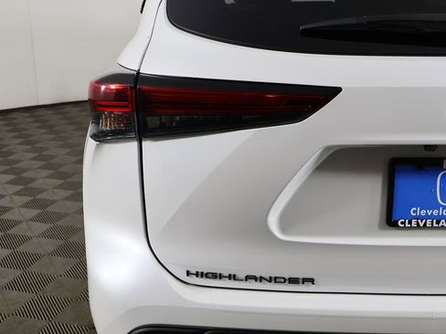 Used 2023 Toyota Highlander L image 12