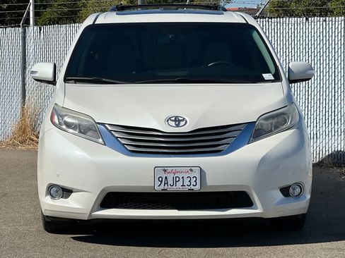 Used 2017 Toyota Sienna Limited Premium FWD image 8