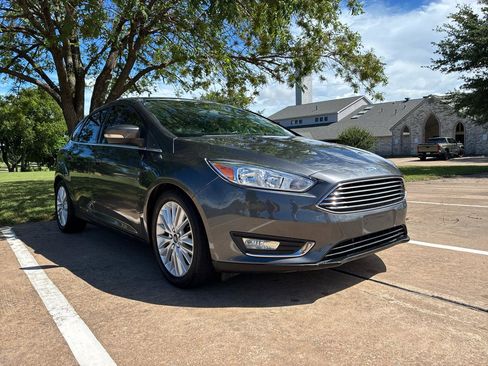 Used 2018 Ford Focus Titanium FWD image 6