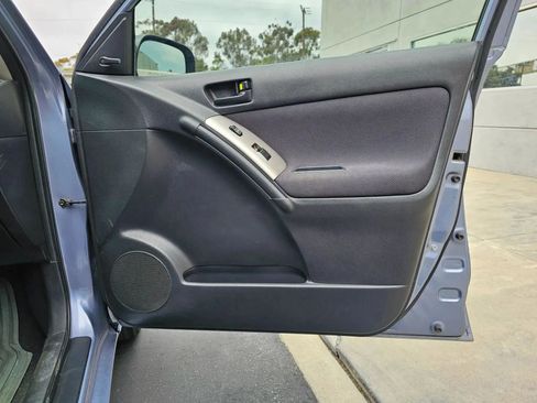 Used 2005 Toyota Matrix image 32