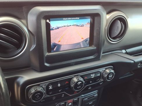 Used 2021 Jeep Gladiator Sport AWD/4WD image 23