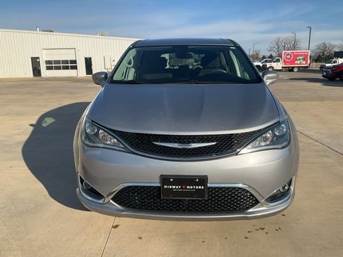 Used 2018 Chrysler Pacifica Touring Plus w/ Tire & Wheel Group image 39