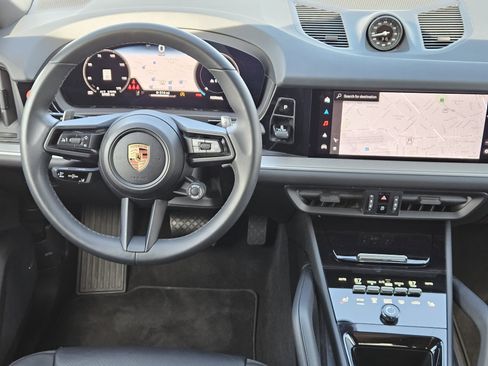 Certified 2025 Porsche Cayenne Coupe image 25