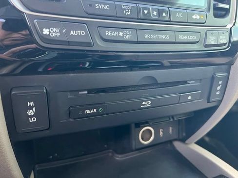 Used 2016 Honda Pilot Touring image 18