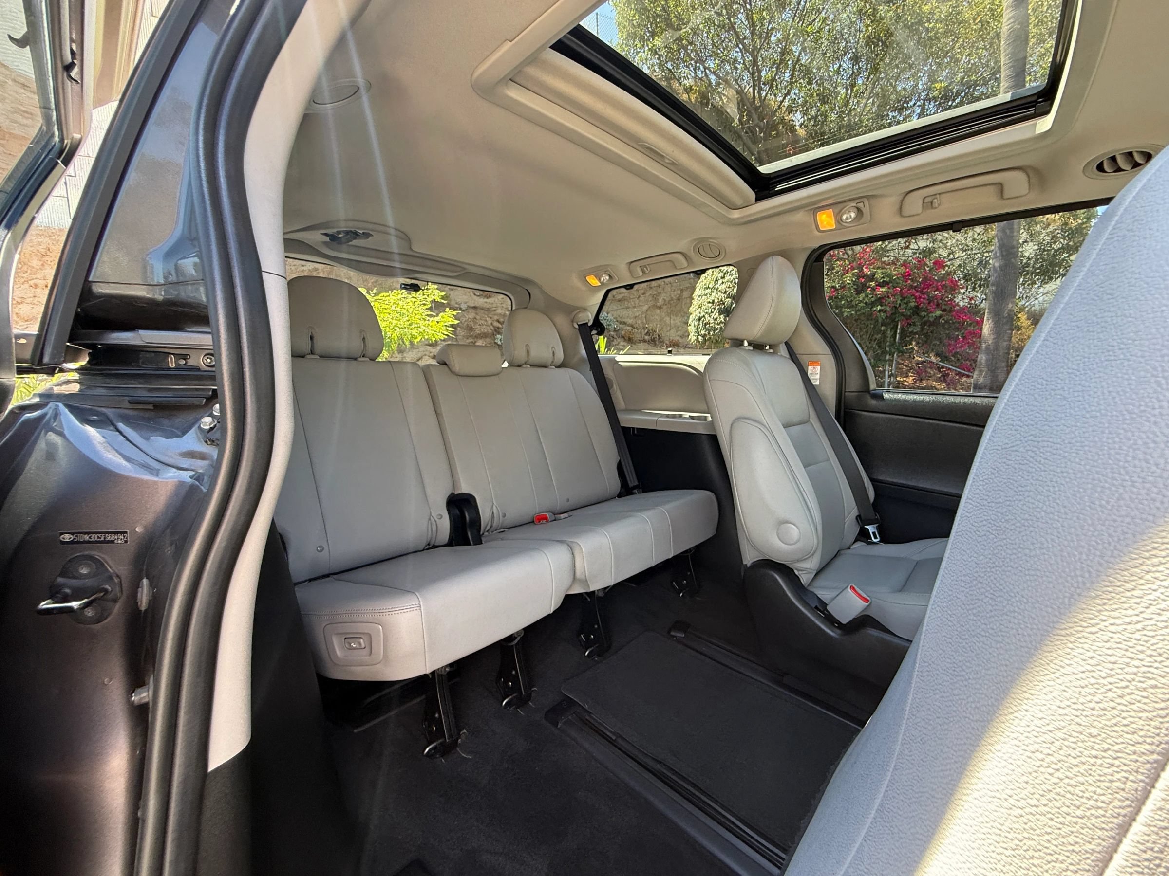 Used 2015 Toyota Sienna Limited FWD image 24