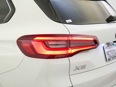 Used 2022 BMW X5 xDrive40i w/ M Sport Package AWD/4WD image 12