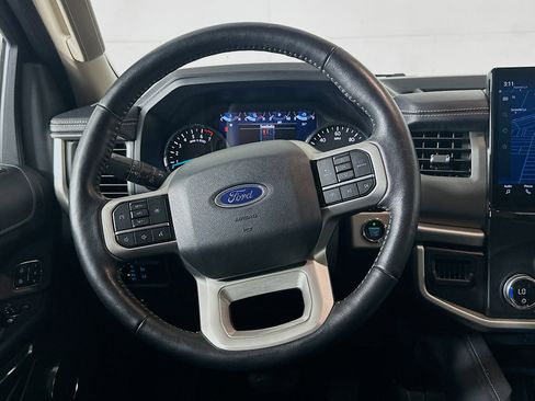 Used 2024 Ford Expedition XLT image 18