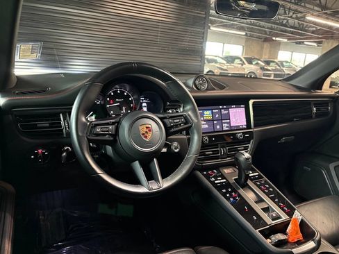 Used 2023 Porsche Macan AWD/4WD image 16