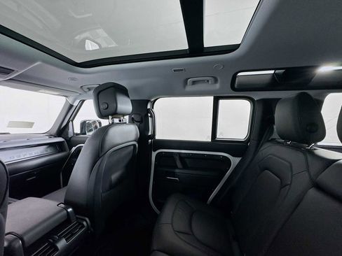 Used 2025 Land Rover Defender 110 S image 34