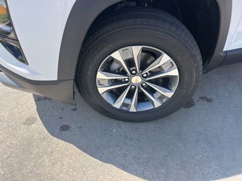 New 2026 Chevrolet Equinox LT w/ Convenience Package II FWD image 40