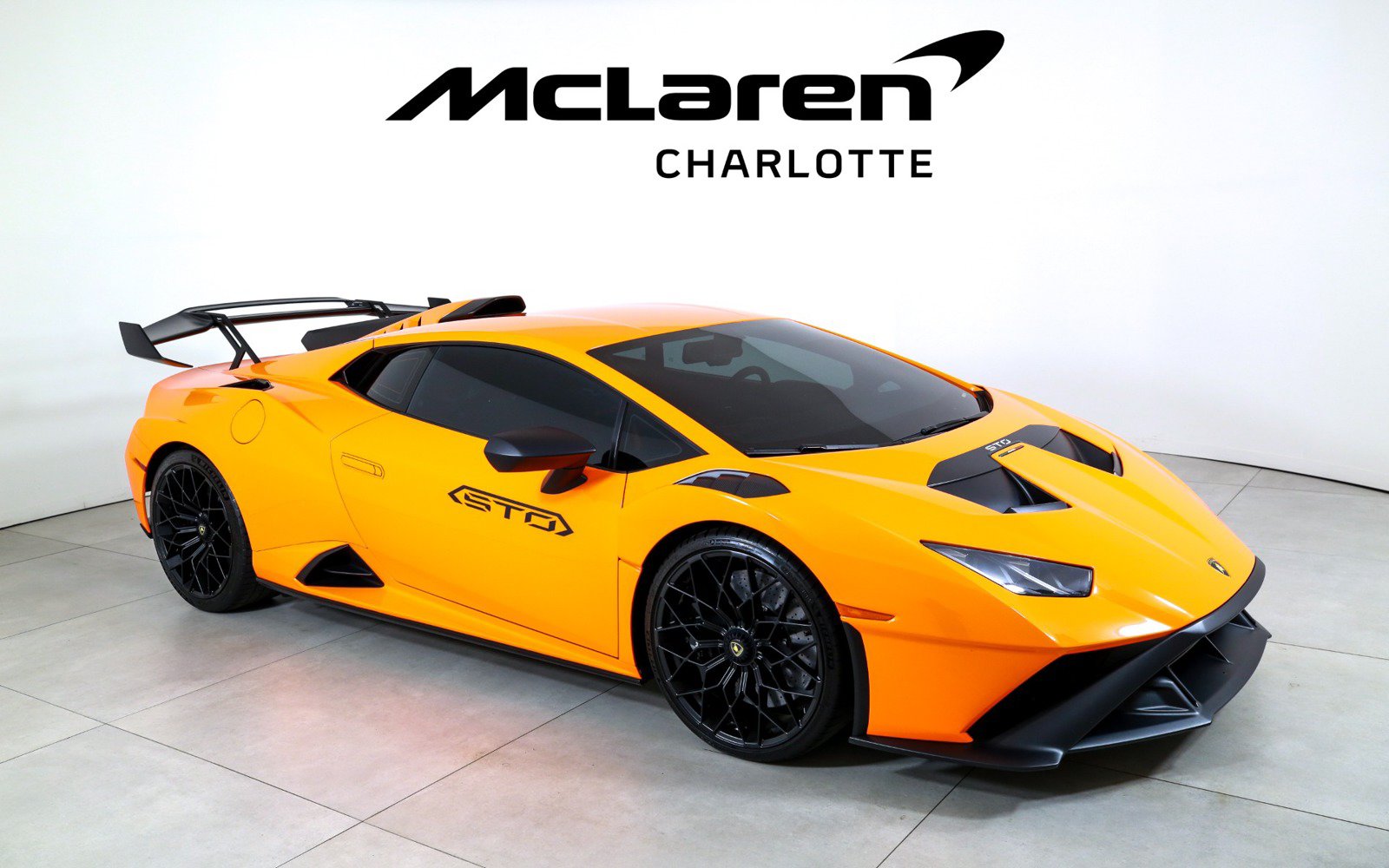 Used 2022 Lamborghini Huracan STO RWD image 2