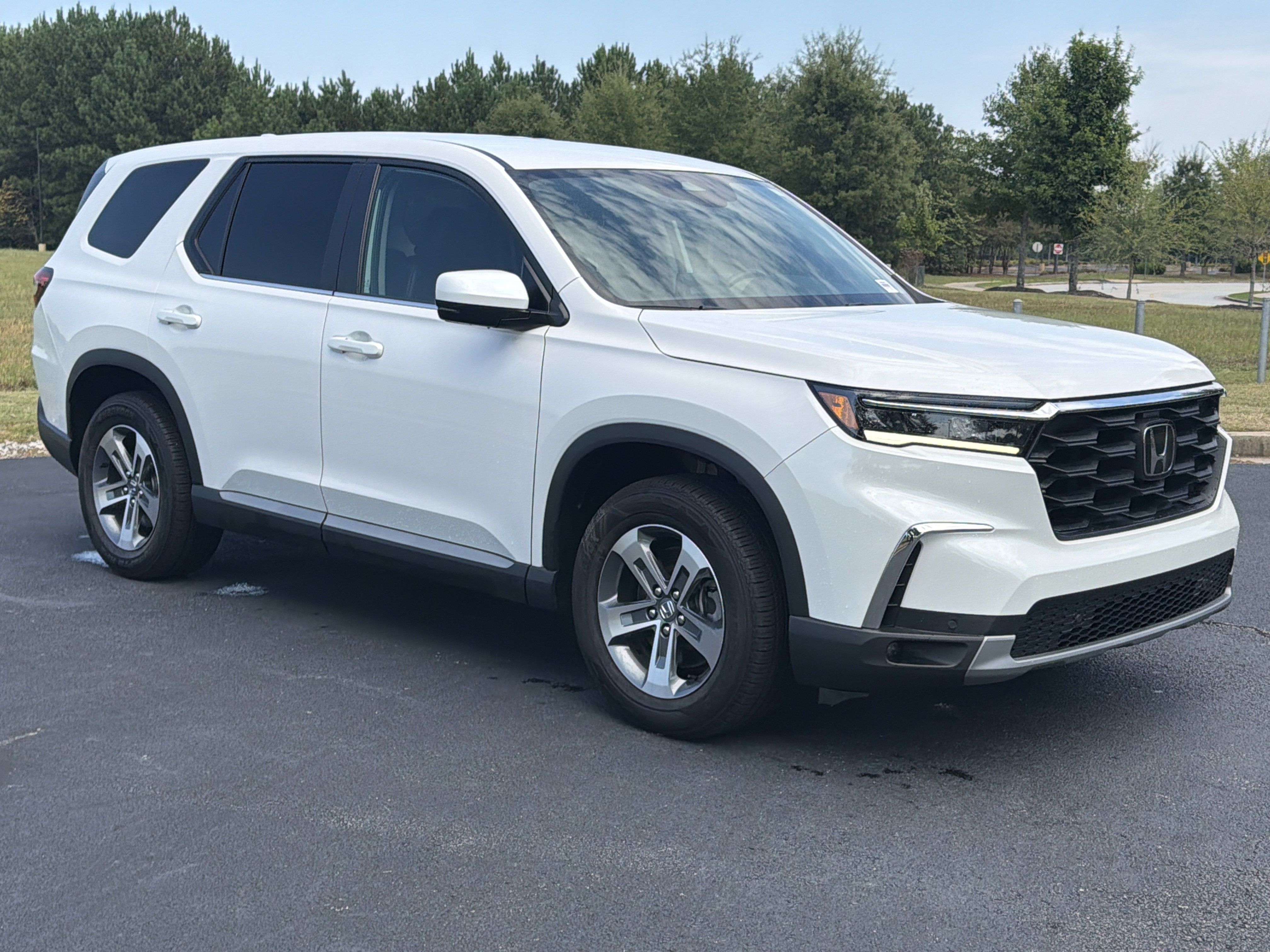 Used 2025 Honda Pilot EX-L image 2