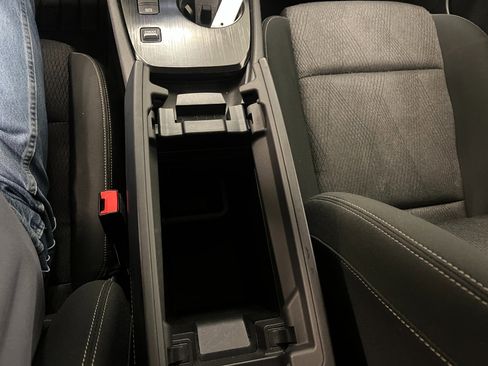 Used 2024 Nissan Rogue SV image 41