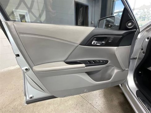 Used 2015 Honda Accord EX-L image 10