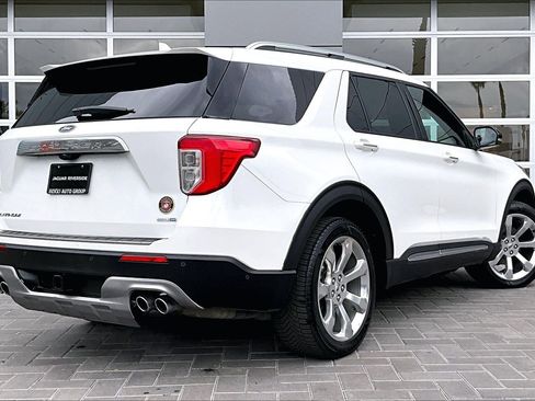 Used 2020 Ford Explorer Platinum w/ Premium Technology Package image 13