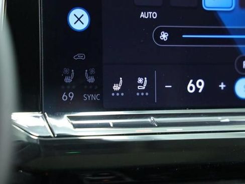 Used 2025 Volkswagen Atlas SE FWD image 16