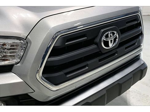 Used 2017 Toyota Tacoma SR5 w/ Tow Package AWD/4WD image 31