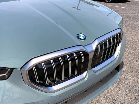 Certified 2025 BMW 530i image 30