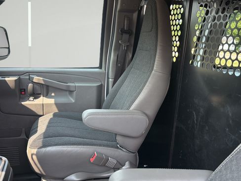 Used 2025 Chevrolet Express 2500 w/ Driver Convenience Package RWD image 28