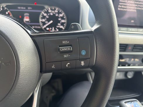 Used 2023 Nissan Rogue SV AWD/4WD image 21