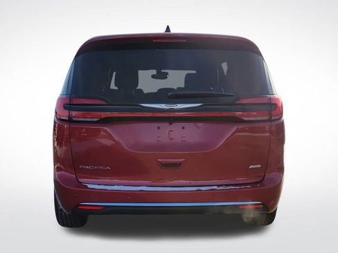 New 2026 Chrysler Pacifica Select image 4
