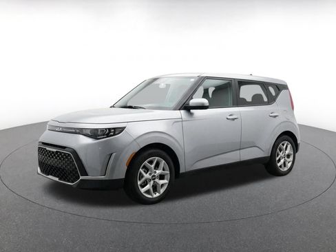 Used 2025 Kia Soul LX w/ LX Technology Package FWD image 3