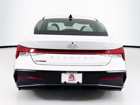 Used 2025 Hyundai Elantra Limited FWD image 8
