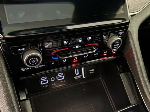 Used 2022 Jeep Grand Cherokee Overland w/ Luxury Tech Group IV image 29