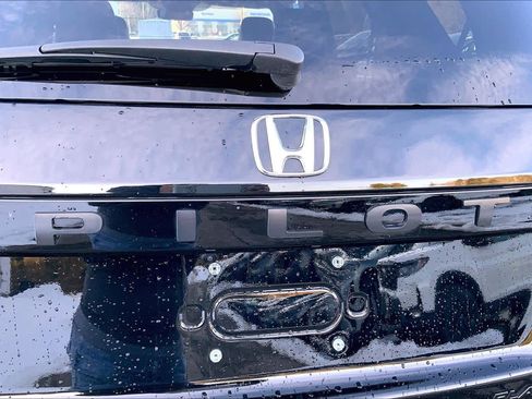 Used 2025 Honda Pilot Black Edition image 33