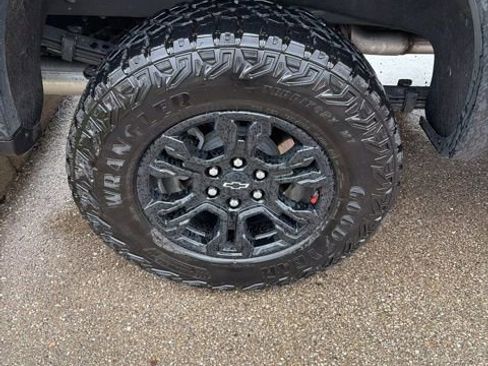 Used 2023 Chevrolet Silverado 1500 ZR2 w/ Technology Package image 4