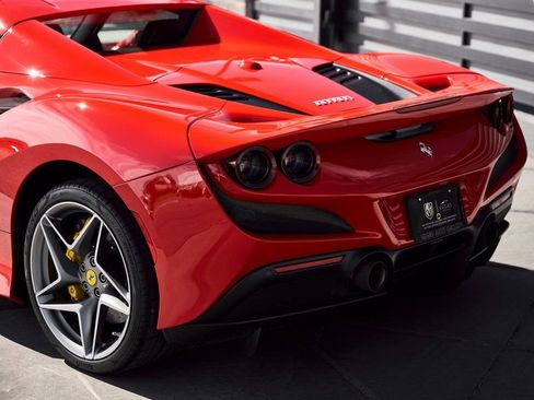 Used 2022 Ferrari F8 Tributo RWD image 12