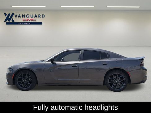 Used 2019 Dodge Charger SXT w/ Blacktop Package RWD image 5