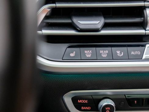 Used 2022 BMW X7 xDrive40i w/ M Sport Package image 26