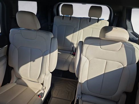 Used 2025 Jeep Grand Cherokee L Limited w/ Luxury Tech Group II image 13