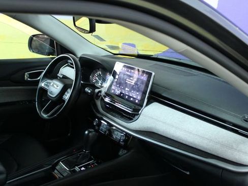 Used 2022 Jeep Compass Latitude image 12