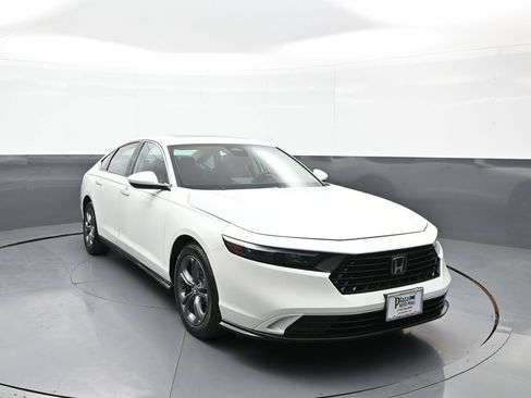 Used 2024 Honda Accord EX image 3