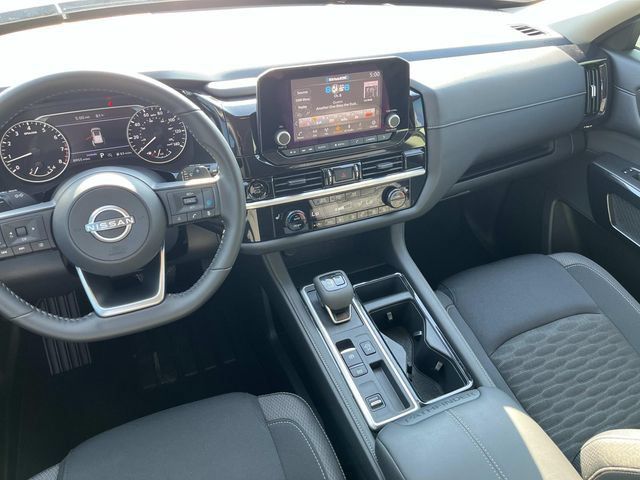 Used 2025 Nissan Pathfinder SV FWD image 13