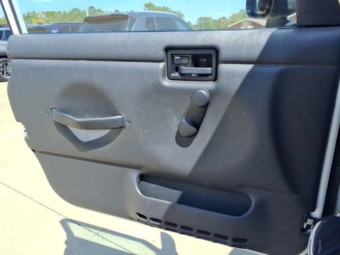 Used 2005 Jeep Wrangler SE AWD/4WD image 19